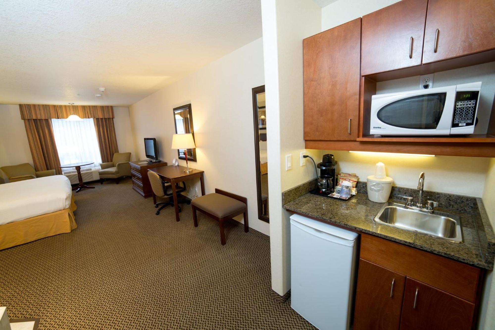 Holiday Inn Express Hotel & Suites - Slave Lake By Ihg Exteriör bild