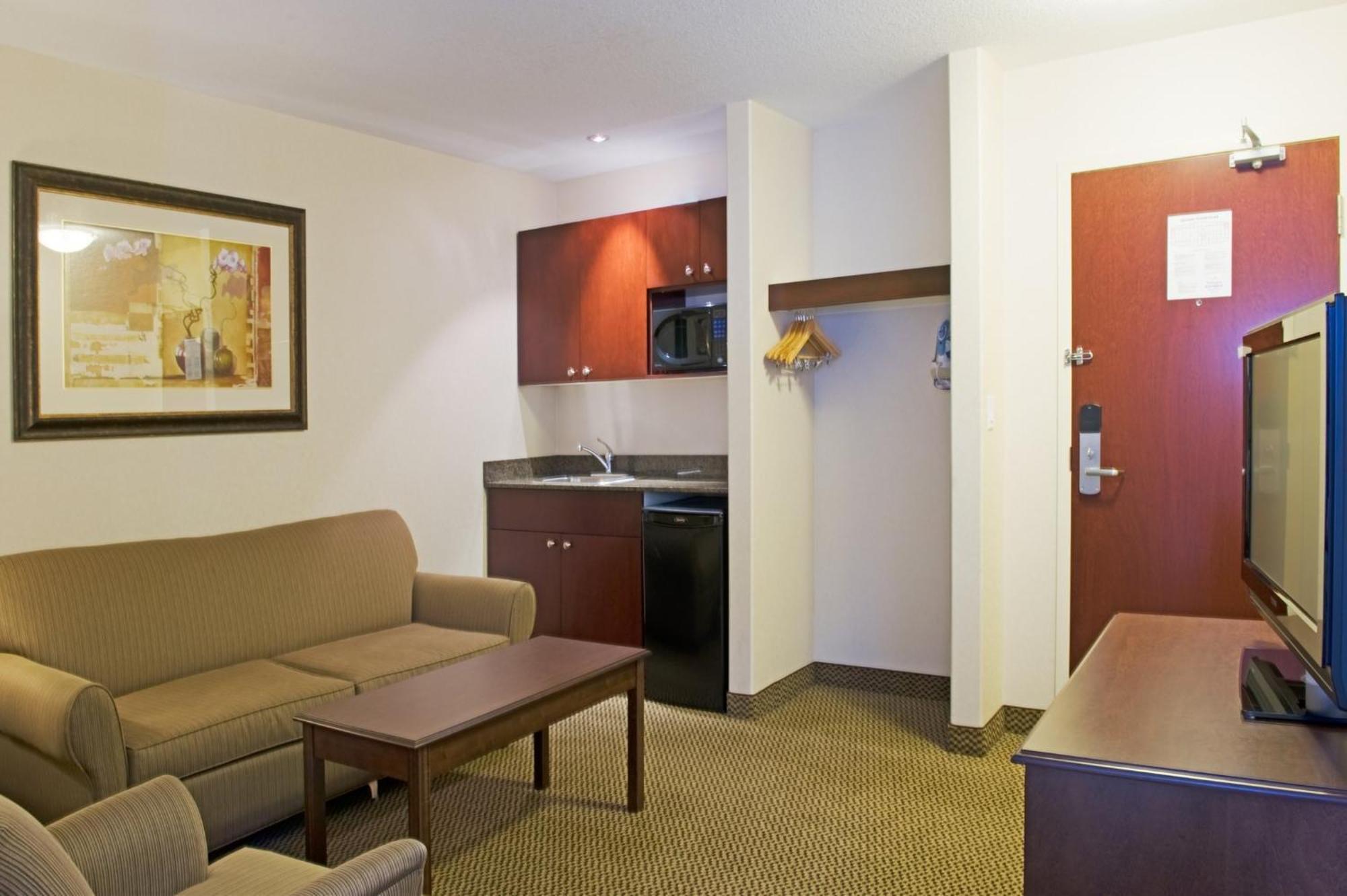 Holiday Inn Express Hotel & Suites - Slave Lake By Ihg Exteriör bild