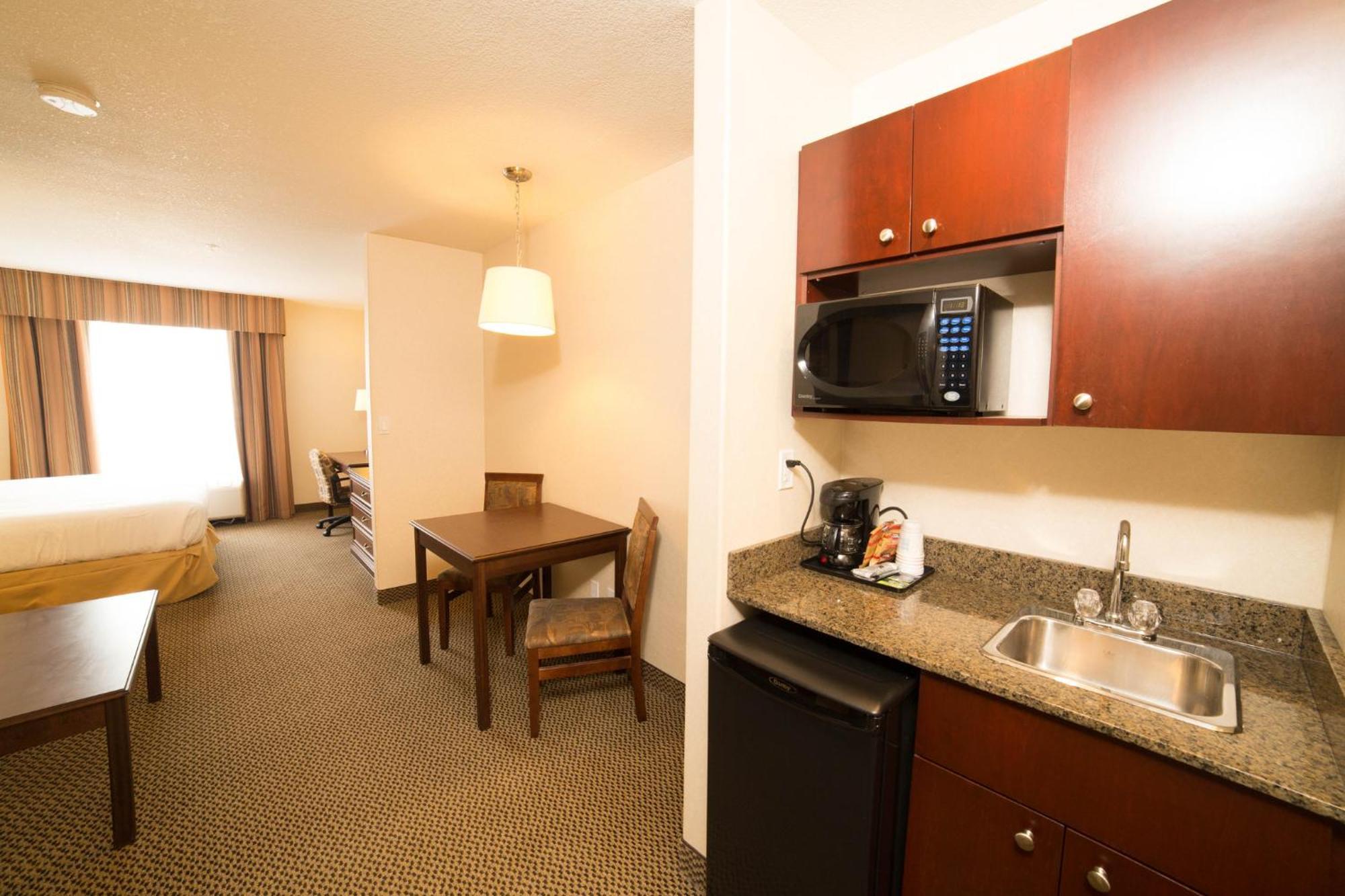 Holiday Inn Express Hotel & Suites - Slave Lake By Ihg Exteriör bild